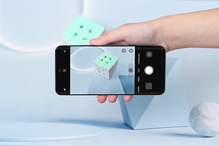 Đây là lựa chọn lý tưởng cho người dùng thích quay vlog hoặc ghi hình ngoài trời.