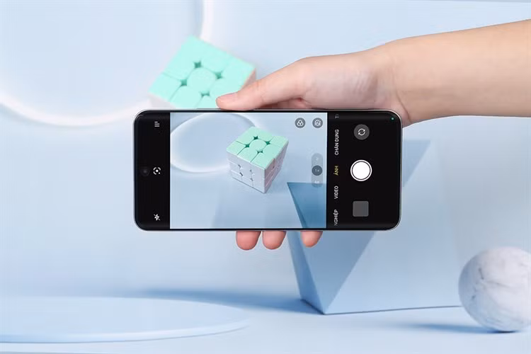 Đây là lựa chọn lý tưởng cho người dùng thích quay vlog hoặc ghi hình ngoài trời.