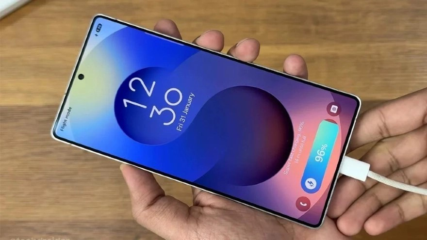 Công nghệ sạc nhanh cũng được nâng cấp khi S26 Ultra hỗ trợ sạc có dây khoảng 60W, giúp rút ngắn đáng kể thời gian nạp pin 5.000mAh.