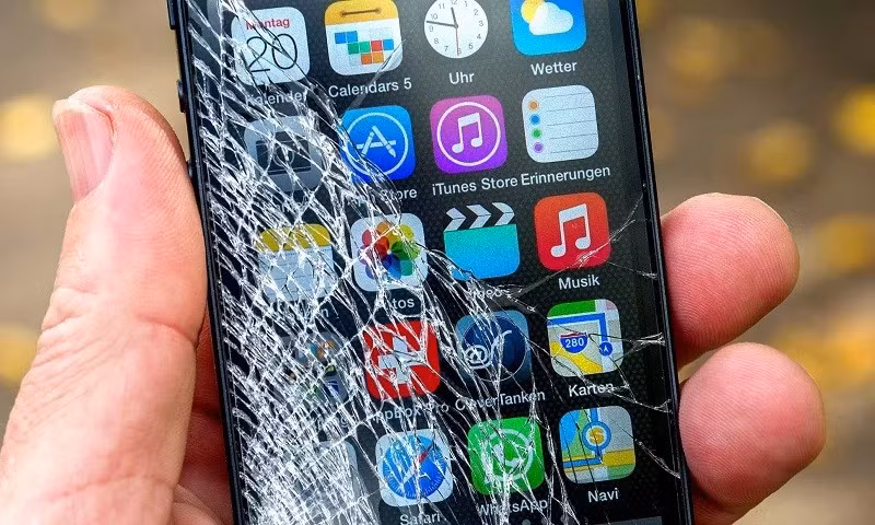 Tuy nhiên, khởi động lại không thể sửa lỗi phần cứng như pin chai, màn hình nứt hay camera hỏng.