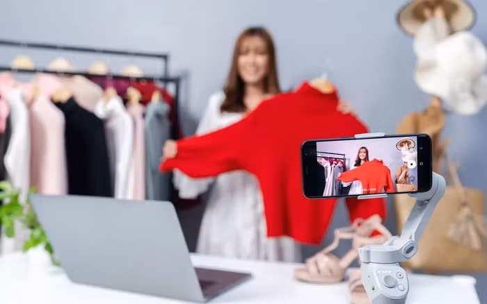 Thực tế, nhiều sản phẩm là quần áo cũ, chất lượng kém và không có chính sách đổi trả.