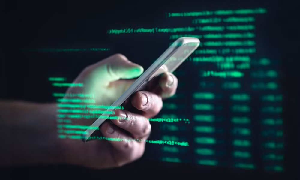 Ngoài tiền điện tử, nguy cơ rò rỉ ảnh cá nhân cũng có thể dẫn tới tống tiền trong tương lai.