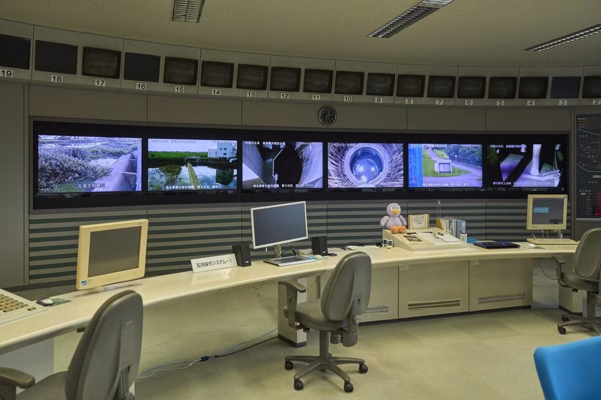 Hệ thống gồm năm giếng thu nước, một đường hầm dài hơn 6 km và bể điều áp rộng bằng sân bóng, được xây dựng với chi phí tới 3 tỷ USD.