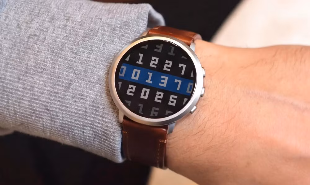 Đồng hồ có pin kéo dài tới hai tuần và hỗ trợ iOS 26.3, tối ưu trải nghiệm thông báo.