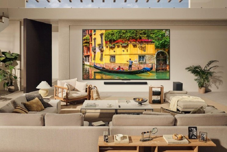 Dòng QNED mới sở hữu màn hình cực đại lên tới 100 inch, kết hợp MiniLED và Dynamic QNED Color Pro cho hình ảnh rực rỡ, dễ nhìn ban ngày.