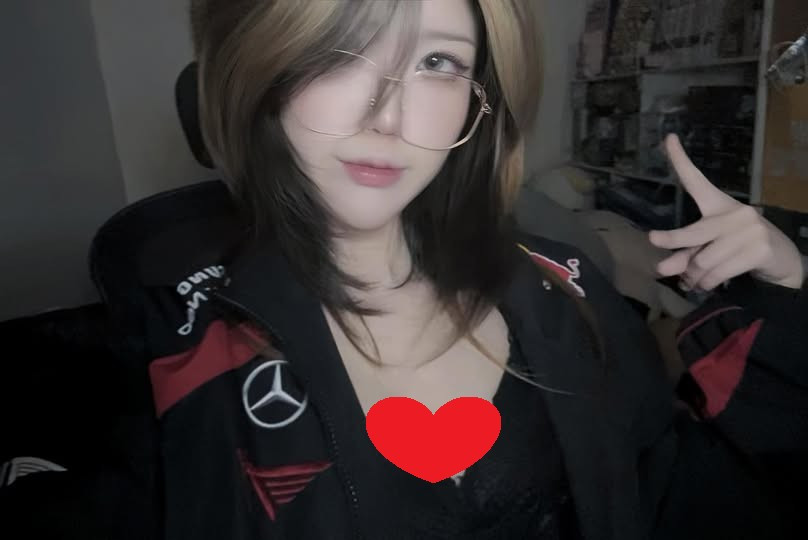 Không khí buổi giao lưu luôn sôi động khi fan được gặp gỡ đầy đủ các tuyển thủ, chụp ảnh và tham gia nhiều hoạt động tương tác thú vị.