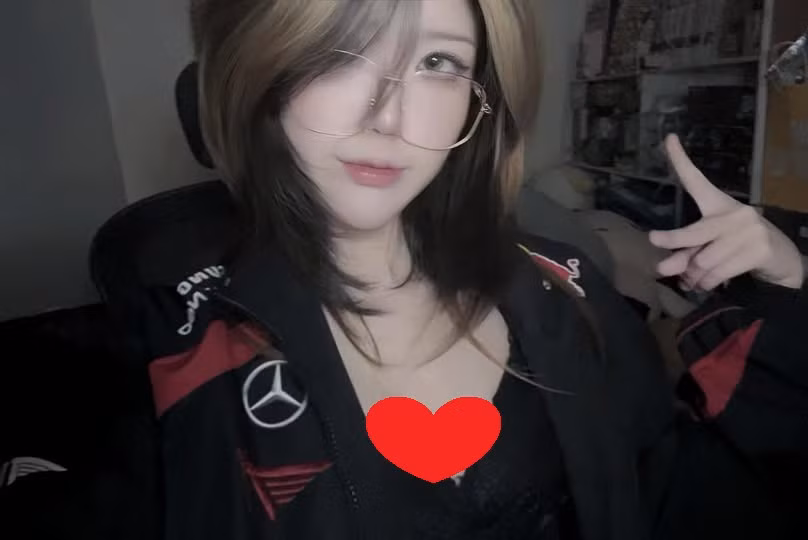 Không khí buổi giao lưu luôn sôi động khi fan được gặp gỡ đầy đủ các tuyển thủ, chụp ảnh và tham gia nhiều hoạt động tương tác thú vị.