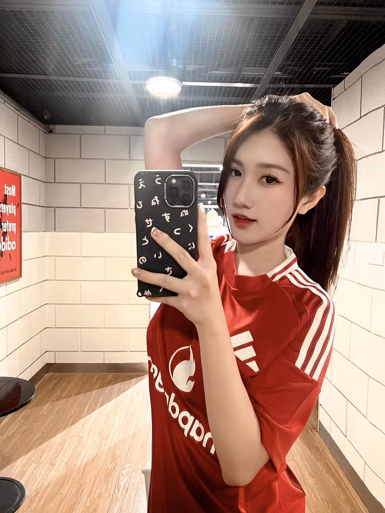 Chính sự kết hợp giữa nhan sắc và tài năng đã giúp Linh Nắng trở thành “nàng thơ” trong lòng fan.