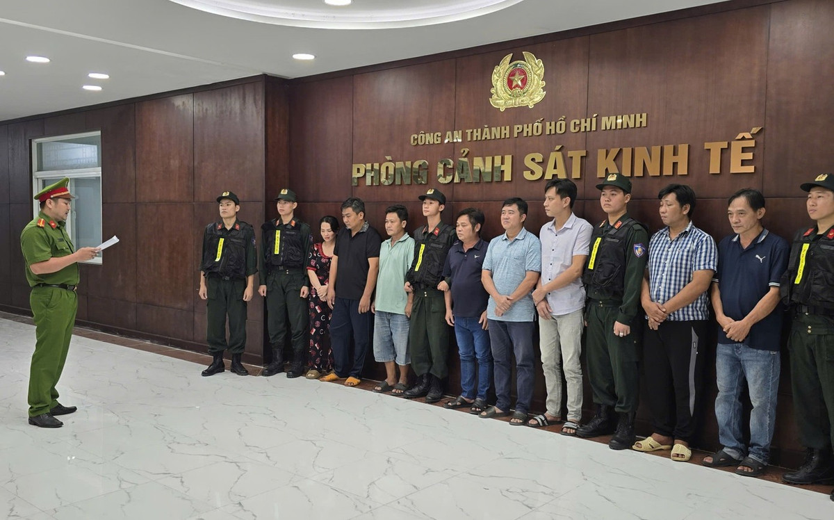 Các đối tượng liên quan đến vụ án bị khởi tố.