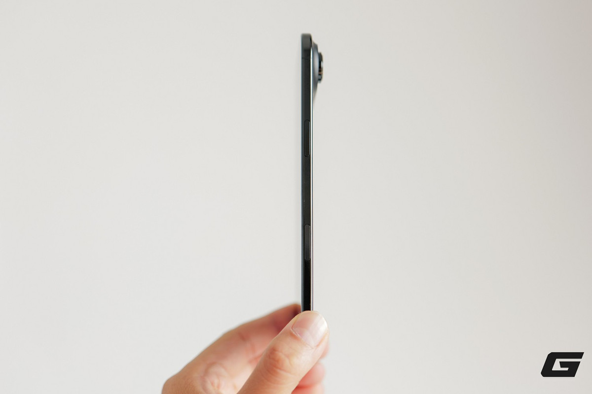 Máy trang bị màn hình OLED 120Hz, chip A19 Pro và có giá từ 31,99 triệu đồng.(Ảnh: Genk)