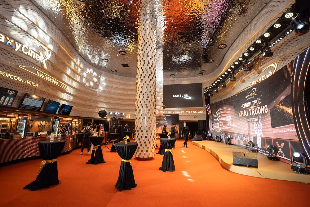 Không chỉ dừng lại ở hình ảnh, phòng chiếu còn tích hợp hệ thống Dolby Atmos, mang đến trải nghiệm âm thanh đa chiều, giúp khán giả thực sự “đắm chìm” vào không gian điện ảnh.
