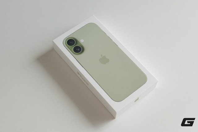 iPhone 17 chính hãng vừa mở bán tại Việt Nam với phiên bản màu xanh pastel tinh tế. (Ảnh: Genk)