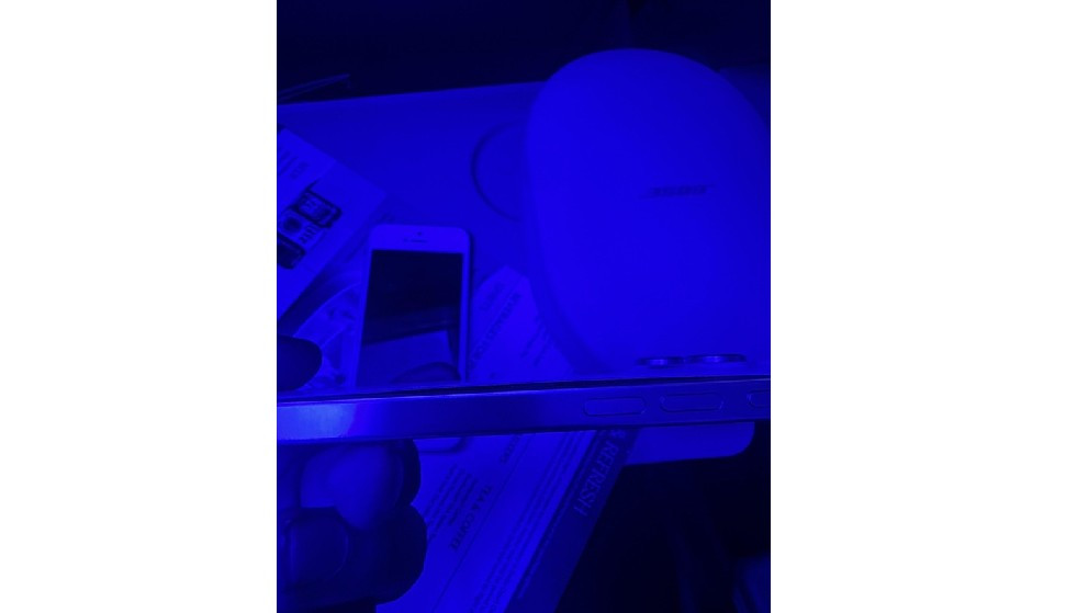 Theo phản ánh, tình trạng này xuất hiện khi máy bay đạt độ cao hành trình và pin thường trở lại trạng thái bình thường sau khi hạ cánh.