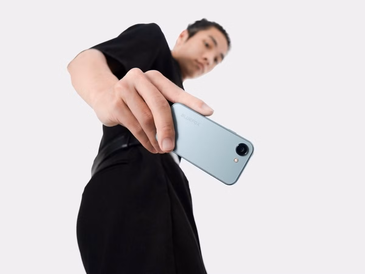 Pin 3000mAh tuy không lớn nhưng nhờ màn hình nhỏ, thời gian sử dụng thực tế có thể đạt 2 đến 3 ngày.