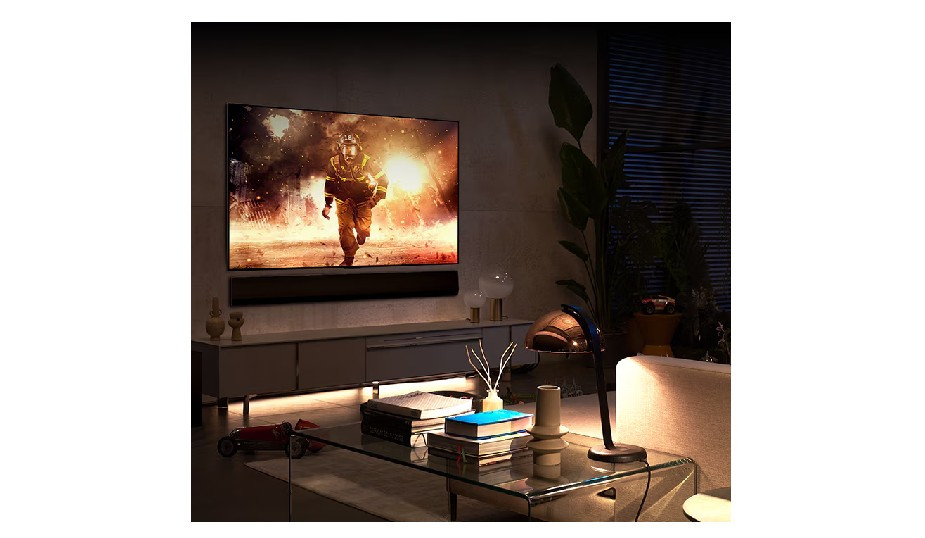 Thiết kế loa thanh hài hòa với TV, giúp không gian gọn gàng và thẩm mỹ hơn.