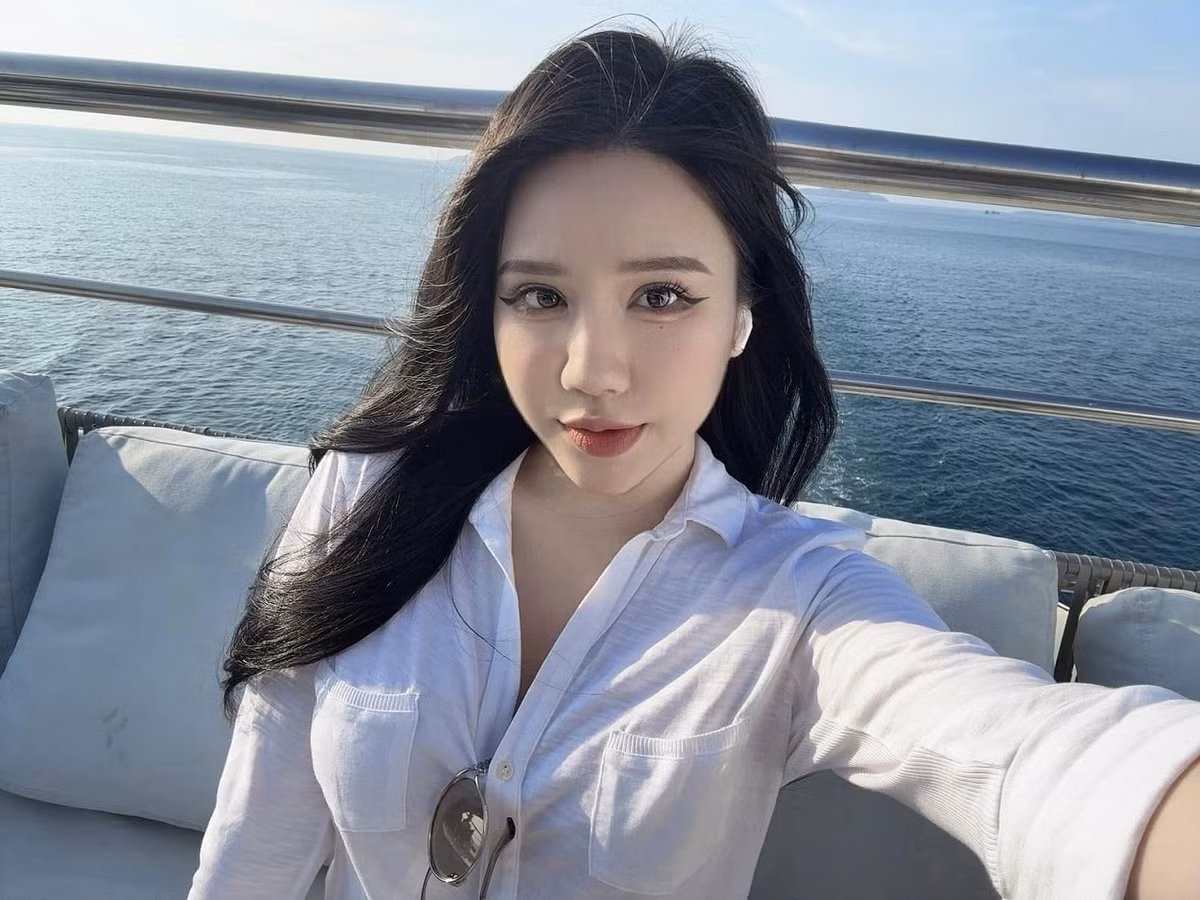 Hình ảnh mới cho thấy Yogurt vừa gợi cảm vừa giữ được sự thanh lịch vốn có.