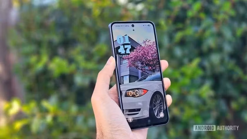 Galaxy A36 5G tuy có màn AMOLED và pin ổn nhưng bị đánh giá hiệu năng kém, cảm biến vân tay chậm, khó đáp ứng trải nghiệm mượt mà.(Ảnh: Android Authority)