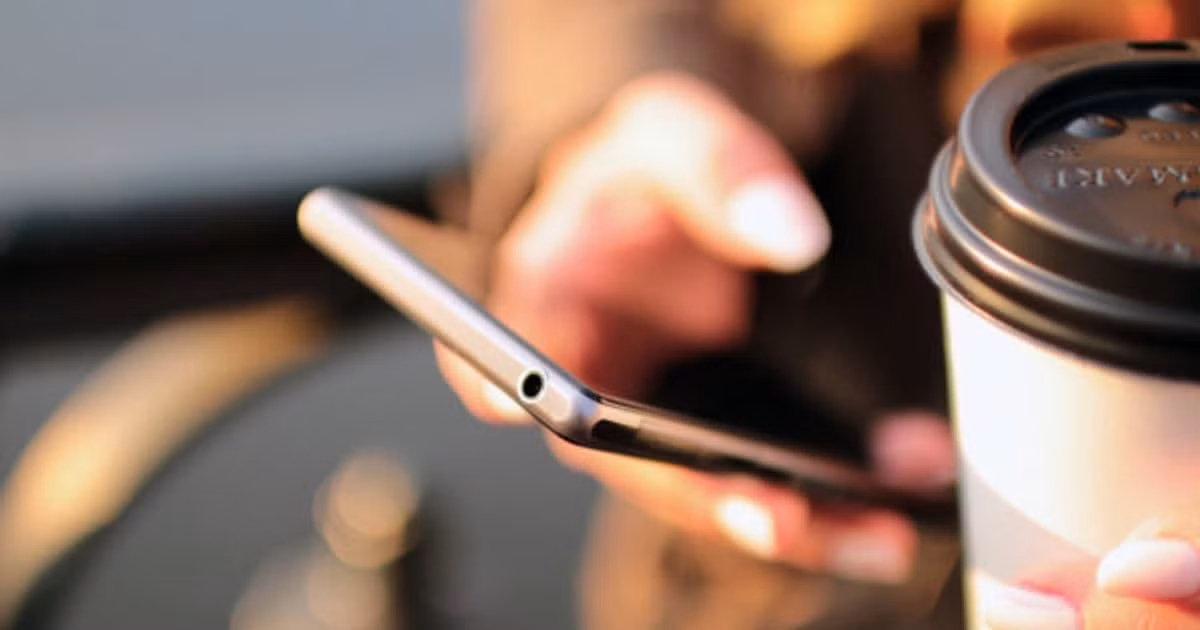 Câu hỏi lớn đặt ra là liệu AI có đang trở thành “ký sinh mới” của con người.