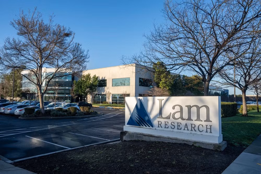Khi nhu cầu chip và AI tiếp tục tăng, Lam Research vẫn là gã khổng lồ thầm lặng vận hành phía sau mọi thiết bị.