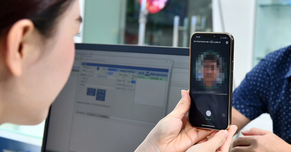 Công nghệ nhận diện khuôn mặt đang được sử dụng rộng rãi trong thanh toán, đăng nhập và xác thực tài khoản trên nhiều nền tảng số.