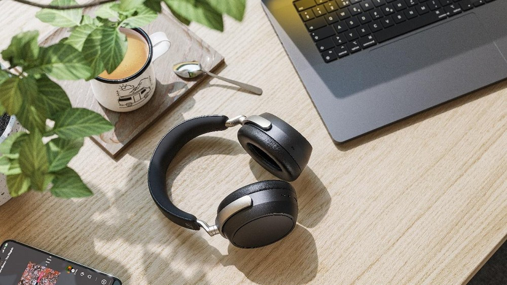 Sennheiser tặng kèm bộ phát USB-C giúp mở khóa codec aptX Adaptive cho 80% thiết bị, kể cả khi không hỗ trợ sẵn.