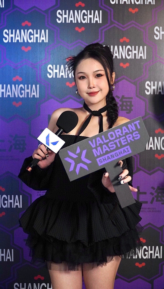 Khoảnh khắc ấy nhanh chóng viral, nâng tầm chiến thắng của đội vô địch lên nhiều lần.