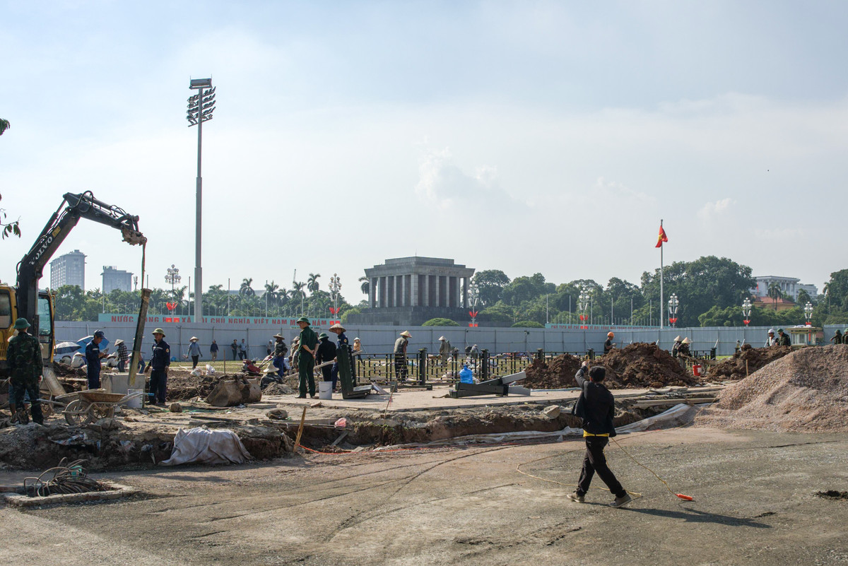 09:17 29/7/2025 09:17 29/7/2025 Xã hội Xã hội 0 Dọc tuyến đường Hùng Vương đoạn từ phố Trần Phú đến phố Nguyễn Thái Học, các đơn vị thi công đang thực hiện chỉnh trang nhiều hạng mục để hướng tới đại lễ Quốc khánh 2/9. người dân tránh nắng nóng Hà Nội Lai Châu nắng nóng lao động hà nội tránh nắng
