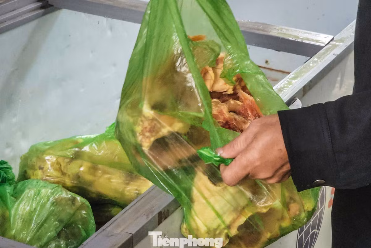 Sau nhiều năm, cơ quan chức năng và gia đình ông Chiến chưa tìm ra phương án quản lý, nuôi nhốt đàn hổ. Theo người nuôi, mỗi ngày, đàn hổ tiêu thụ khoảng 4 triệu đồng thức ăn, chủ yếu là gà, thịt bò..., cộng với chi phí mua sắm vật dụng, gia cố chuồng trại, thuê người trông coi bảo vệ, thú y nên mỗi năm tiêu tốn hàng tỷ đồng. Nguồn kinh phí rất lớn, đều do gia đình bỏ ra. Sau nhiều năm chủ trại cho biết đã rất khó khăn, không đủ khả năng duy trì.