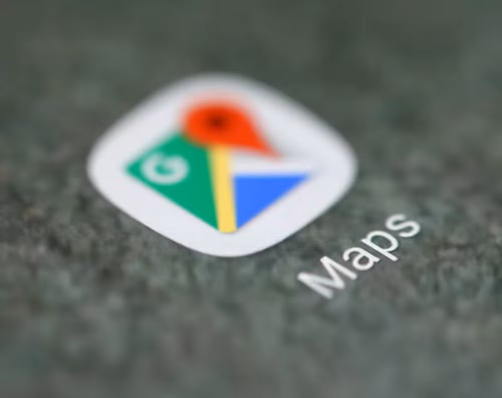 Bên cạnh đó, việc hiệu chỉnh la bàn giúp ứng dụng xác định đúng hướng di chuyển, đặc biệt quan trọng khi đi bộ hoặc trong khu vực đông nhà cao tầng.