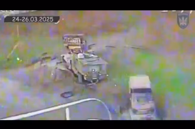 Khi xâm nhập không phận, UAV này liên tục đổi hướng và độ cao khiến việc đánh chặn trở nên gần như bất khả thi.(Ảnh: Giáo dục và Thời đại)