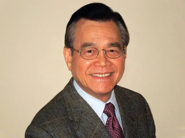 Sau khi nhận bằng tiến sĩ tại MIT, ông tập trung vào công nghệ khắc plasma để chế tạo vi mạch chính xác hơn.