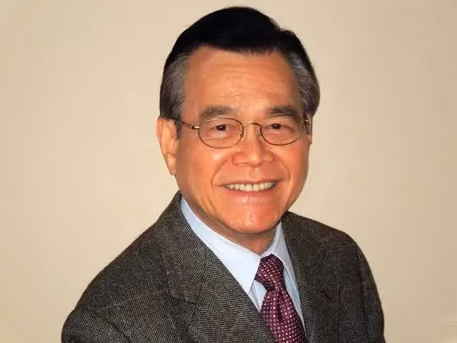 Sau khi nhận bằng tiến sĩ tại MIT, ông tập trung vào công nghệ khắc plasma để chế tạo vi mạch chính xác hơn.