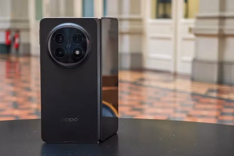 Máy tích hợp nhiều tính năng AI, đặc biệt là khả năng kết nối liền mạch với macOS.