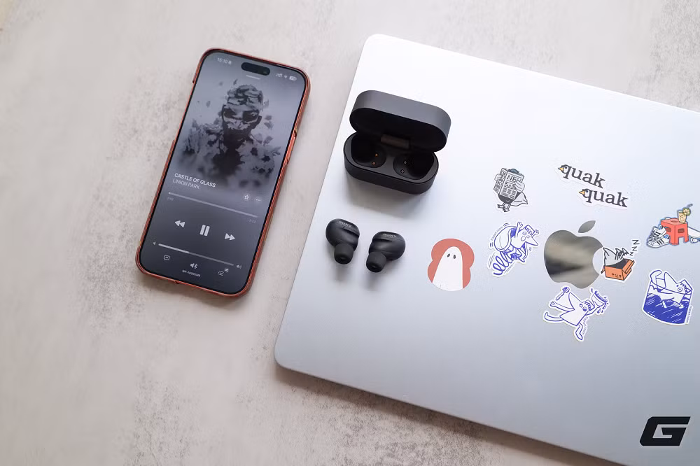 WF-1000XM6 là bản nâng cấp đáng giá, cân bằng giữa thiết kế, âm thanh và chống ồn, phù hợp cho cả công việc lẫn giải trí.(Ảnh: Genk)