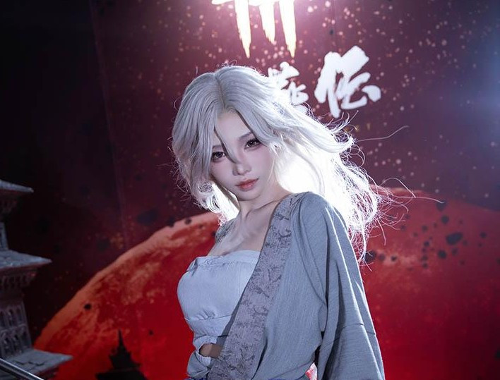 Loạt ảnh cosplay cho thấy Qianye vừa hoang dại vừa quyến rũ, như bước ra từ game.