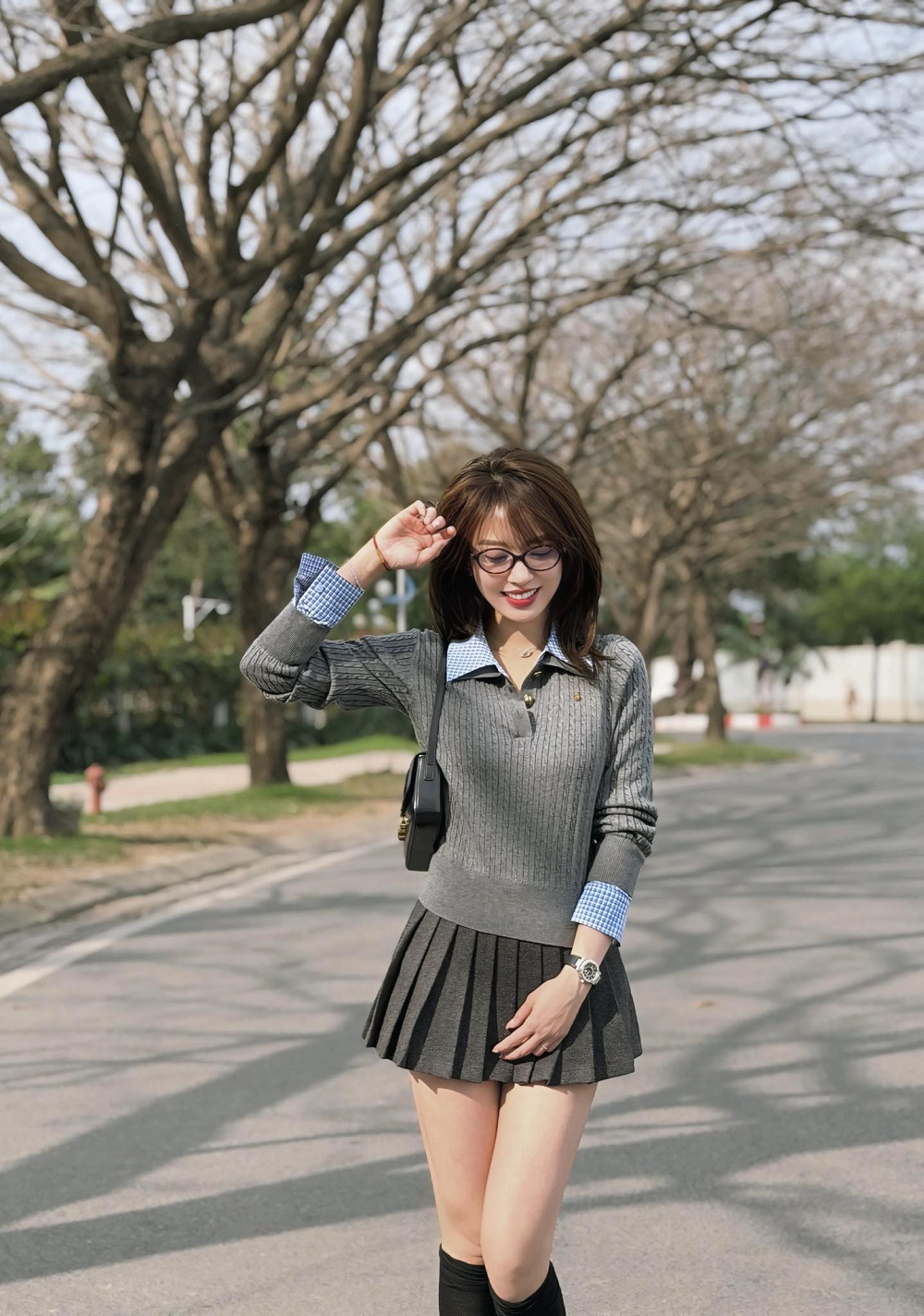 Mùa Tết năm nay, Hà Kim phủ sóng với loạt bộ ảnh đa phong cách từ áo dài truyền thống đến hiện đại quyến rũ.