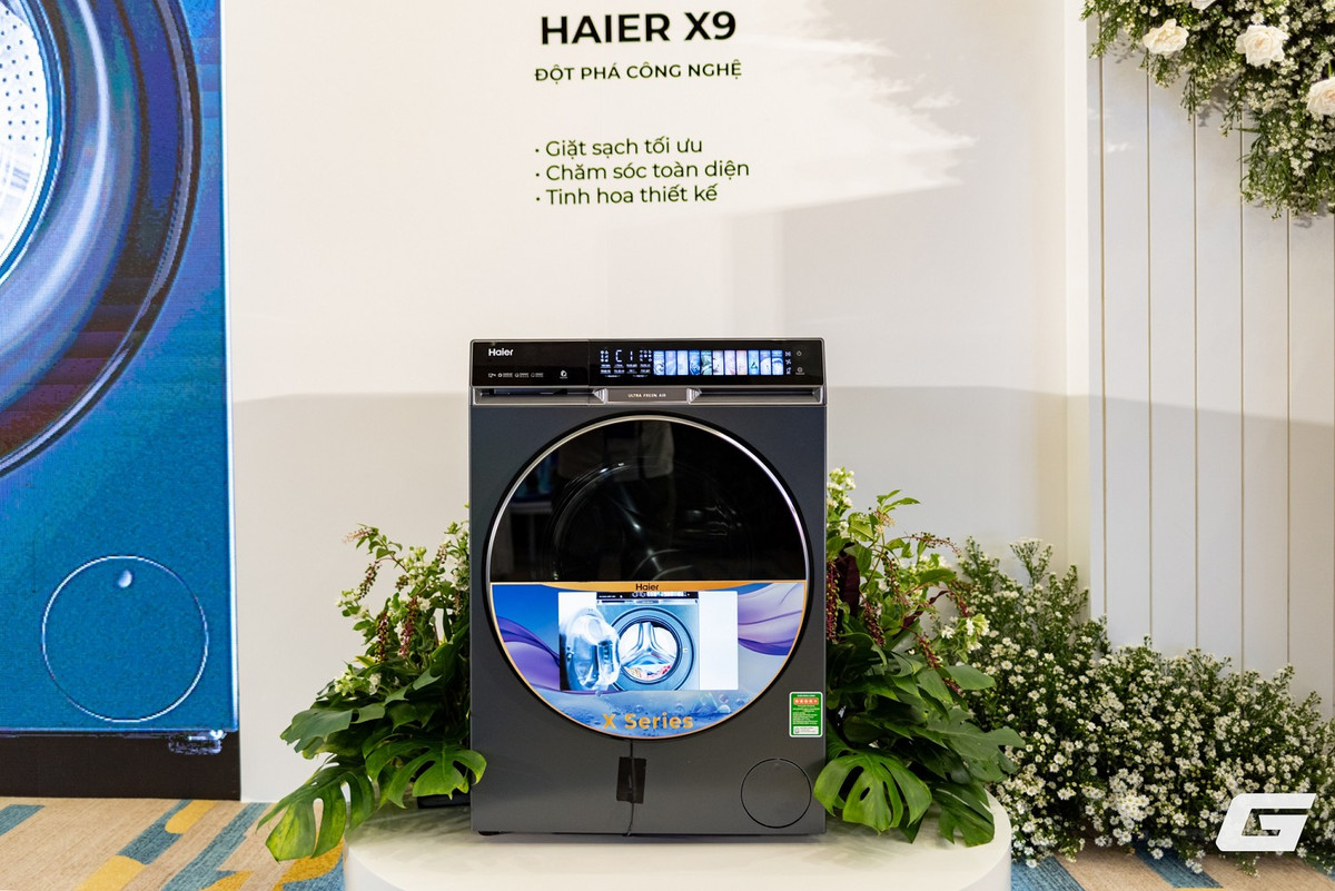 Haier X9, mẫu máy giặt cửa trước, sở hữu công nghệ Essence Wash và bảng điều khiển cảm ứng đa sắc.(Ảnh: Genk)
