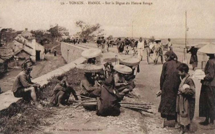 Đê sông Hồng hơn 100 năm trước. Ảnh tư liệu