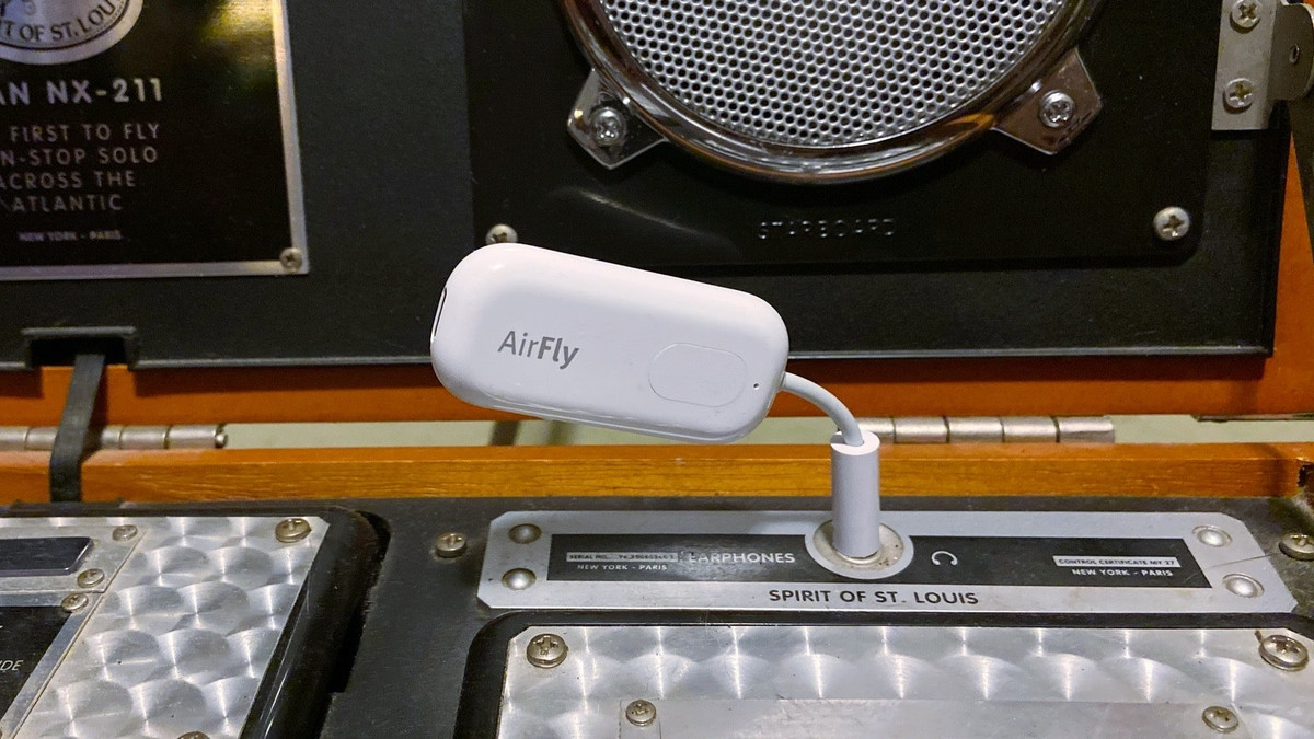 Pin “trâu” lên đến 25 giờ, đủ để xem từ 8–10 bộ phim dài mà không cần sạc lại.