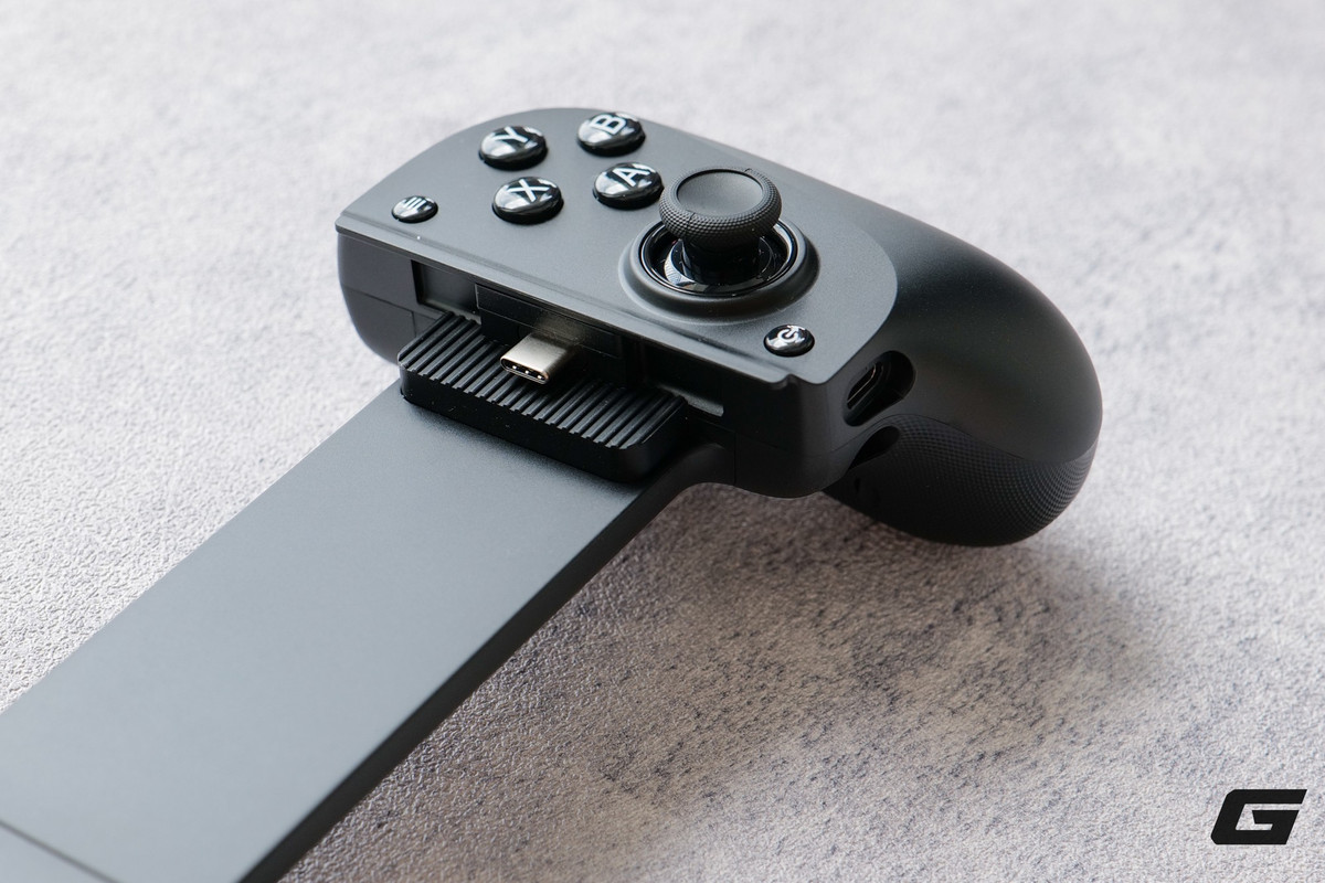 Các nút bấm có độ nảy tốt, cần analog dùng công nghệ TMR tăng độ chính xác và giảm tình trạng trôi cần sau thời gian dài sử dụng.(Ảnh: Genk)