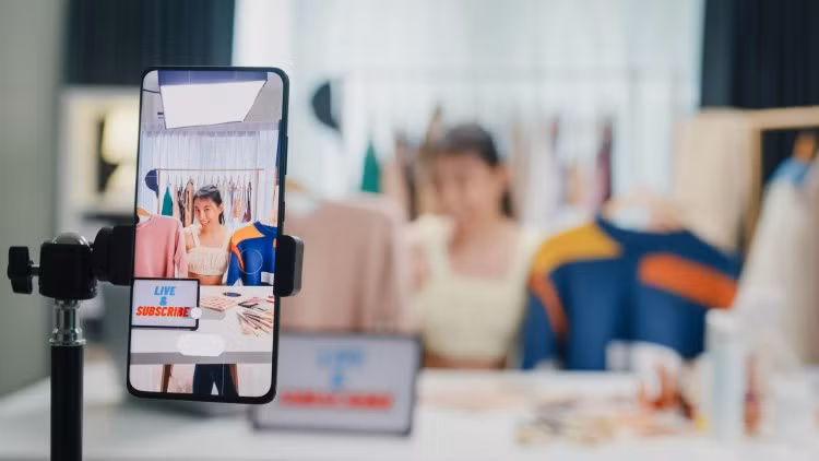 Thị trường đang phân hóa: con người giữ vai trò ở phân khúc cao cấp với storytelling, còn AI thống trị mảng phân khúc đại trà (FMCG) và thời trang nhanh.