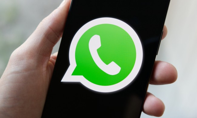 Một phần nguyên nhân là do WhatsApp không tích hợp với mạng xã hội, không tạo được sự liền mạch như Messenger.