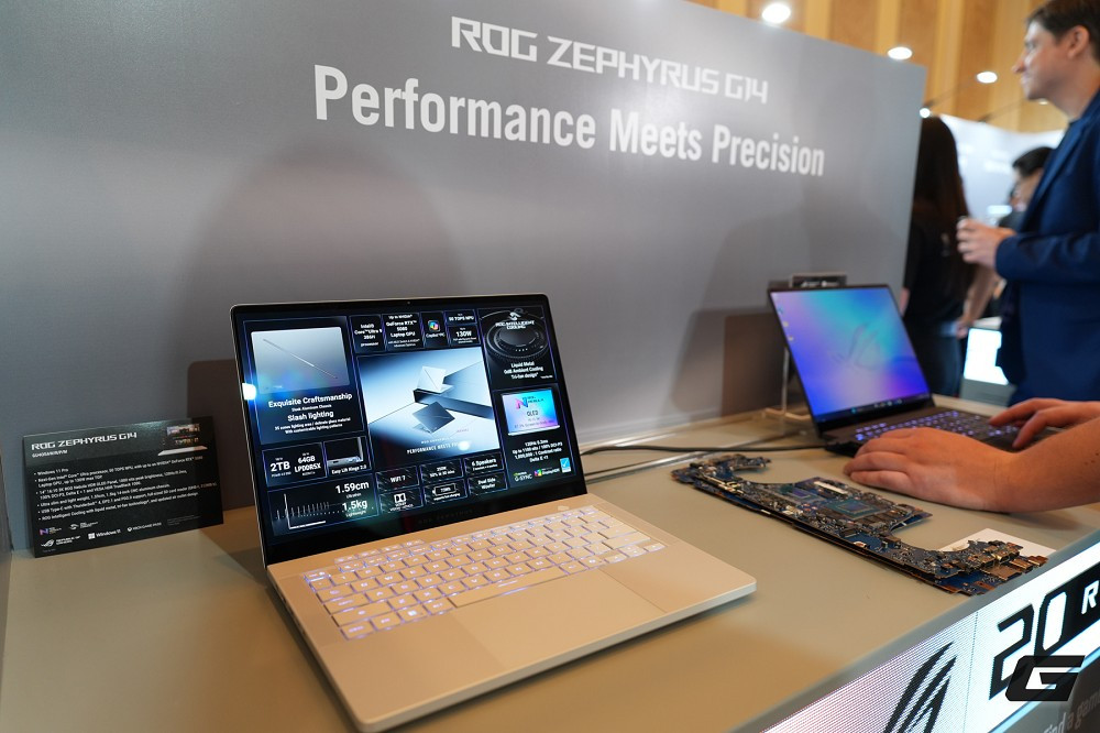 Nhân kỷ niệm 20 năm đổi mới, ASUS ROG mang tới CES 2026 loạt laptop gaming thể hiện rõ triết lý hiệu năng đỉnh cao trong thiết kế tinh gọn. (Ảnh: Genk)