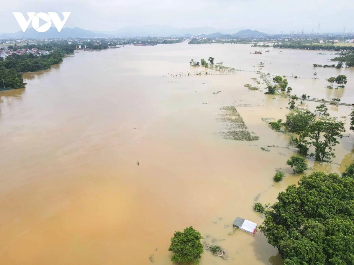 Theo trung tâm Dự báo Khí tượng Thuỷ văn Quốc gia cho biết, sáng ngày 23/6, lũ hạ lưu sông Cầu (Bắc Ninh), sông Thương (Bắc Giang) đang lên cao. Cơ quan khí tượng cảnh báo, trong chiều và tối nay (24/6), lũ hạ lưu sông Cầu, sông Thương tiếp tục lên và ở mức BĐ1-BĐ2, sau đó xuống dần. Nguy cơ cao xảy ra ngập lụt tại các vùng trũng thấp ven sông Cầu, sông Thương của các tỉnh Bắc Ninh, Bắc Giang.