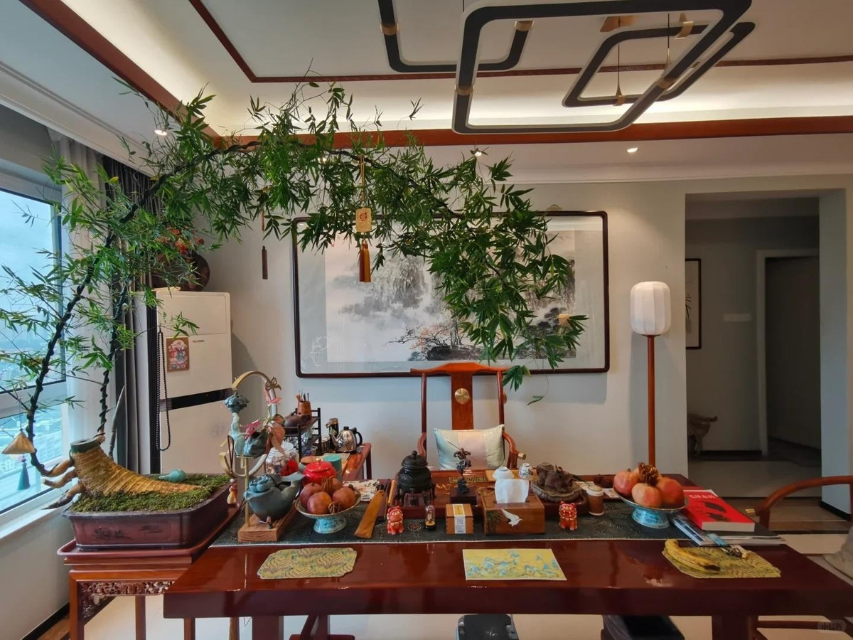 Tre bonsai đang trở thành cây cảnh được săn tìm nhờ dáng cao, thẳng, cành mềm nhưng cứng cáp, lá xanh mướt, mang vẻ đẹp thanh lịch và tinh tế theo thời gian.