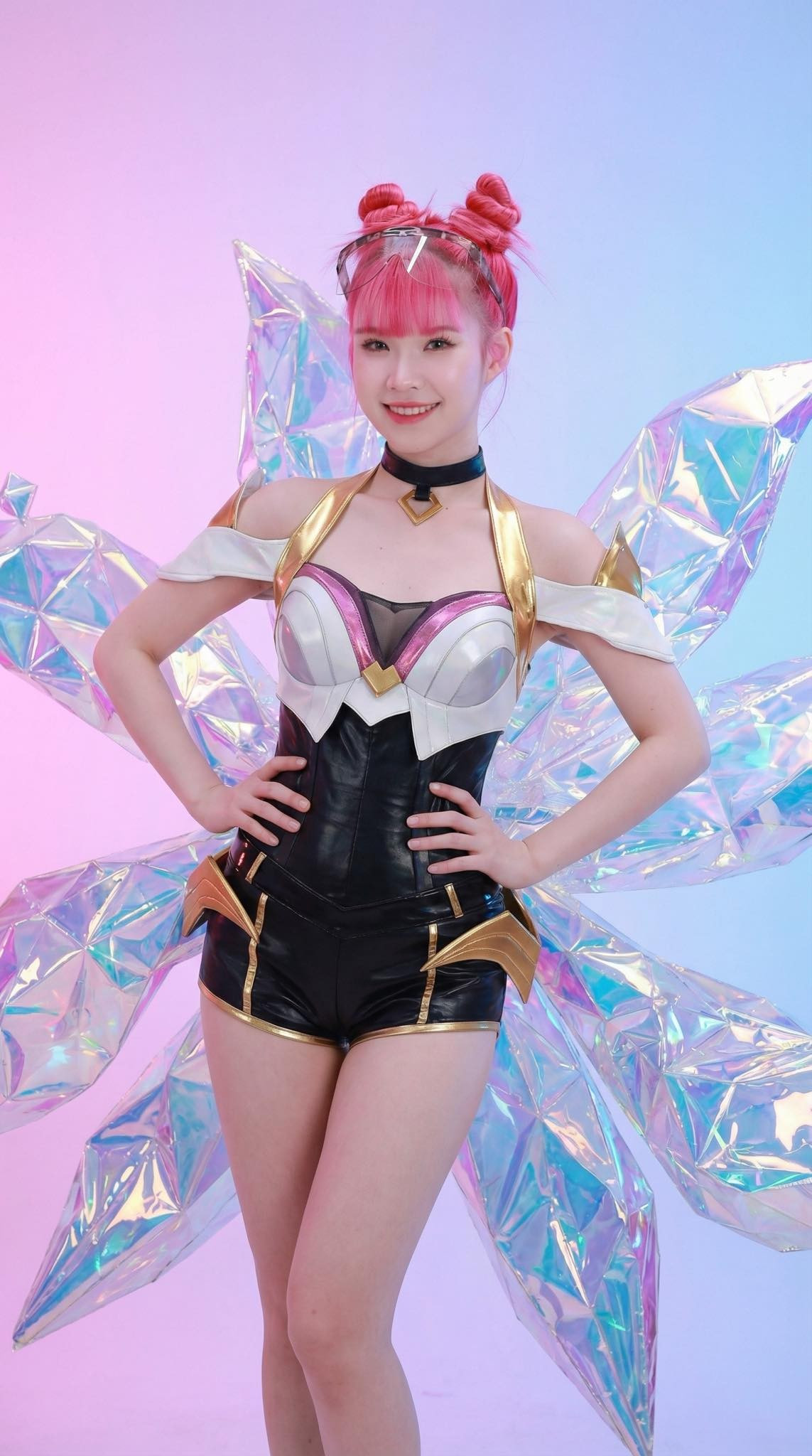 Trước đó, hình ảnh Khởi My hóa thân thành Ahri từng gây tranh cãi khi một số coser phản đối việc sử dụng AI trong cosplay.