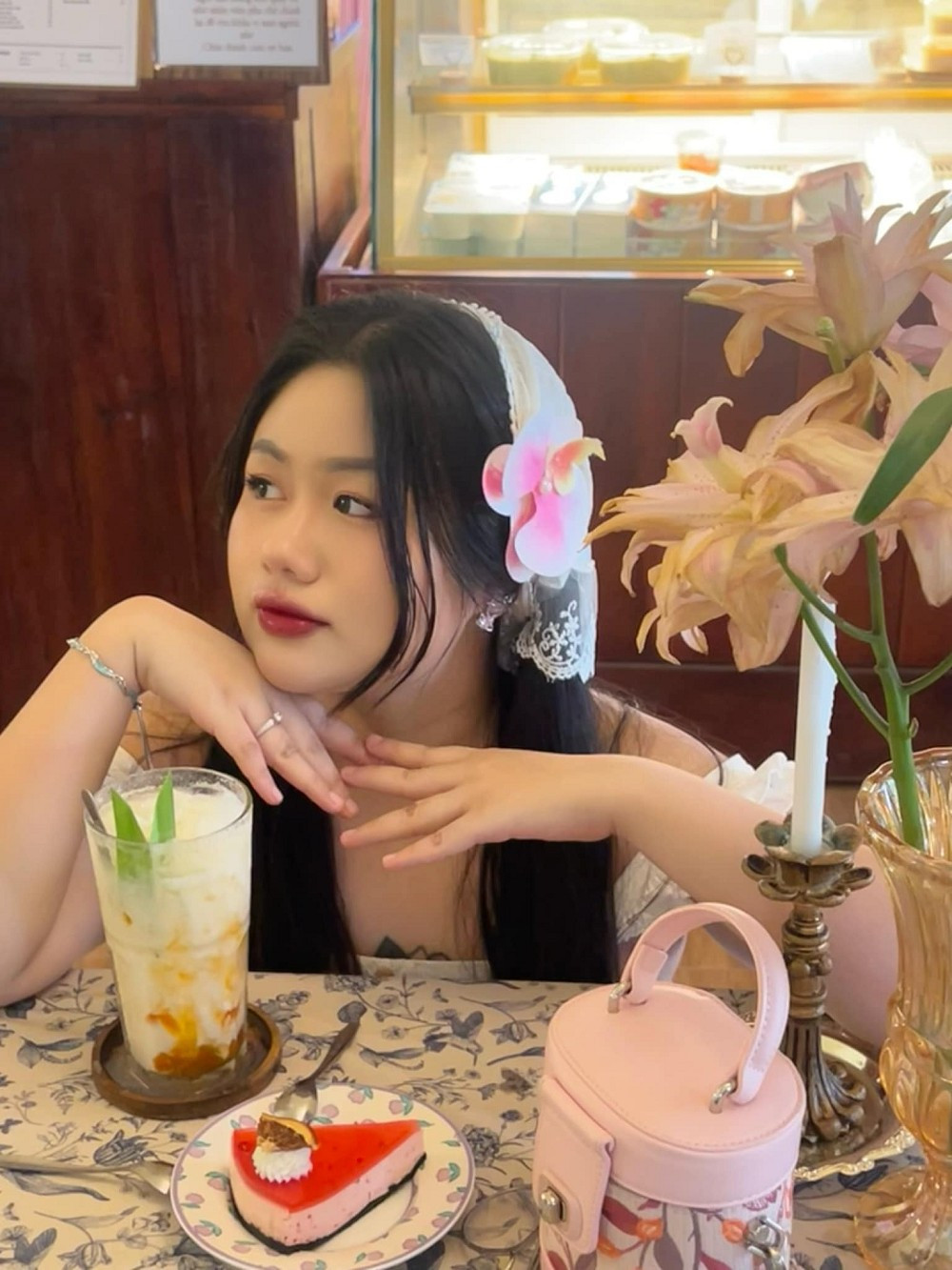 Dòng trạng thái mộc mạc nhưng chứa đựng trọn vẹn sự biết ơn và niềm tự hào khiến nhiều người không khỏi xúc động.