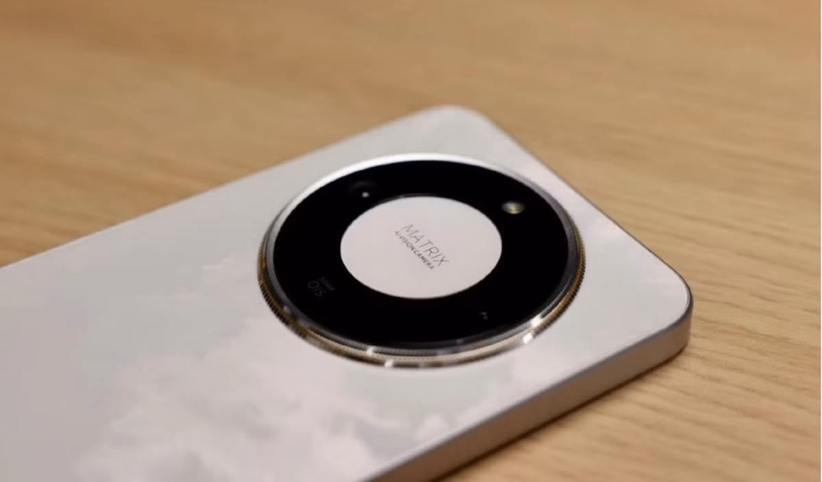 Máy đạt ba chuẩn kháng nước IP66, IP68 và IP69, chịu nước nóng 85°C và chống rơi từ độ cao 2,5m.