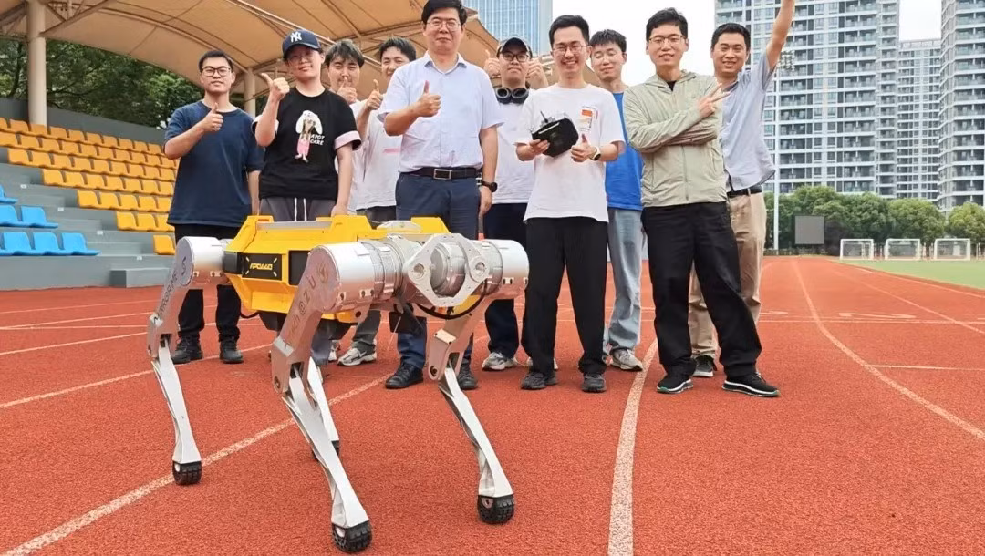 White Rhino được xây dựng từ đầu với tối ưu toàn diện các khớp nối, bộ truyền động và động cơ. (Ảnh: People's Daily)