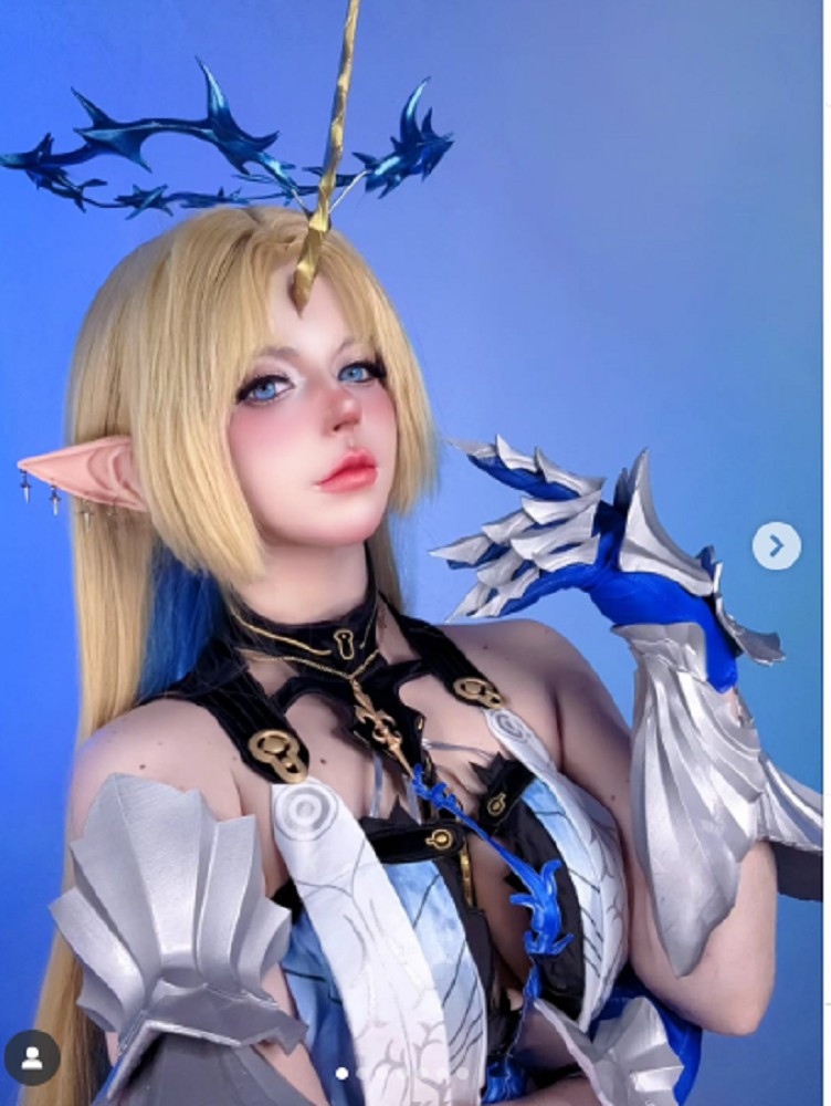 Cô từng hóa thân thành nữ chiến binh giáp sắt hay nàng tiên tai nhọn, đều gây ấn tượng mạnh.